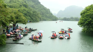 ninh binh dam bao an ninh an toan cho khach du lich trong mua mua 161829782