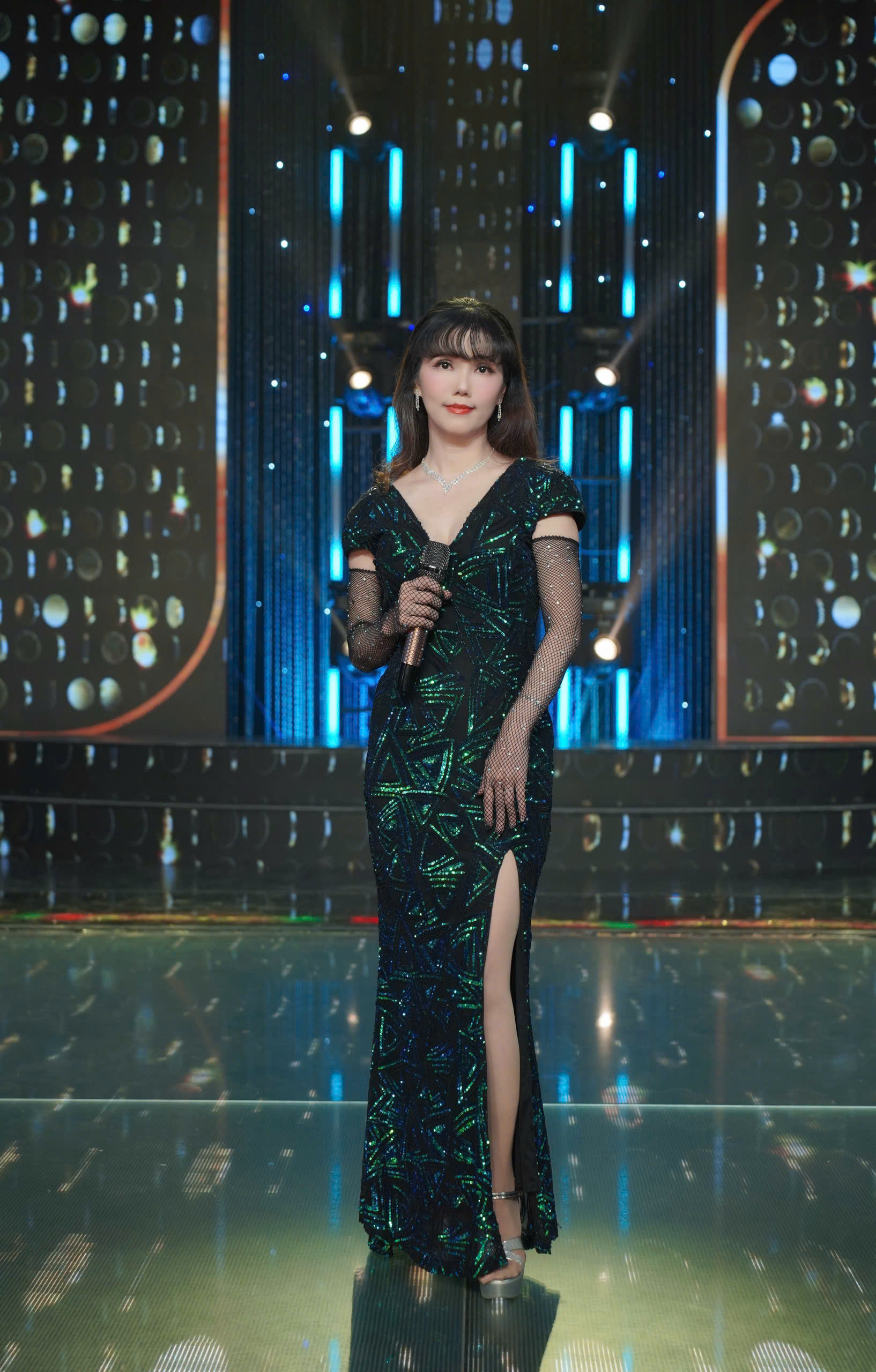 Ca sĩ Kim Hoa gây xúc động với ca khúc “Ký Ức Nửa Hồn Người”: Bản độc tấu của trái tim 3 z7112579975230 e74af0251d47688bbad91d49dc5f99fb