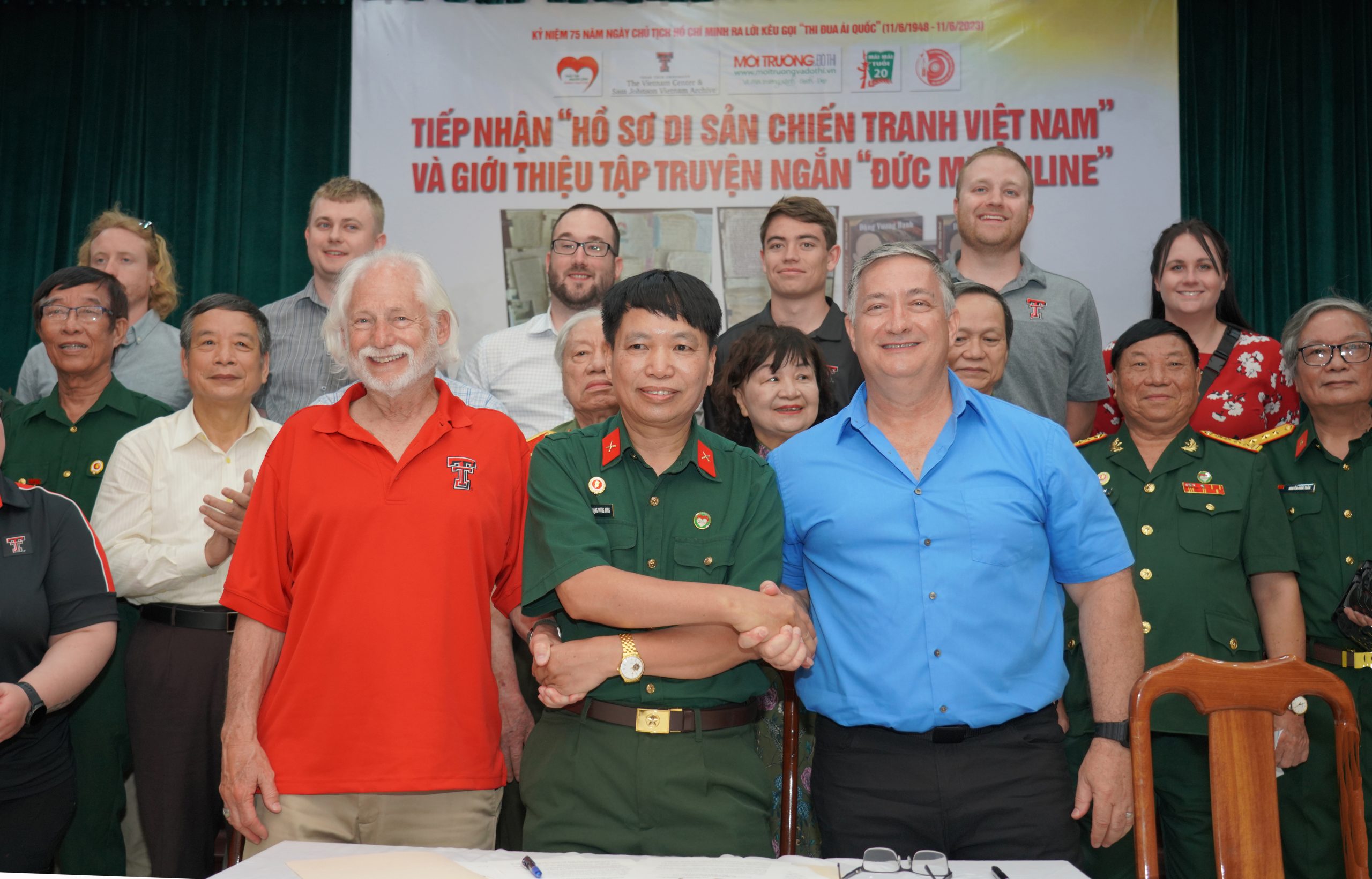 To chuc 22Trai tim nguoi linh Viet Nam22 va Trung tam Viet Nam va Luu tru VNCA Hoa Ky ky Thoa thuan ghi nho ve trao doi tai lieu scaled