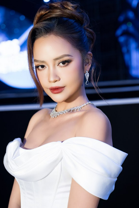Hoa hậu Ngọc Châu gây chú ý khi tiết lộ về Miss Cosmo Vietnam trong tương lai