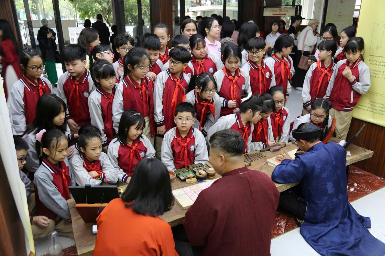 THƯỞNG LÃM CHÂU PHÊ, TRẢI NGHIỆM LƯU DẤU MỘC BẢN: ĐIỂM ĐẾN DI SẢN GIỮA LÒNG THỦ ĐÔ 3 IMG 20260303 211005
