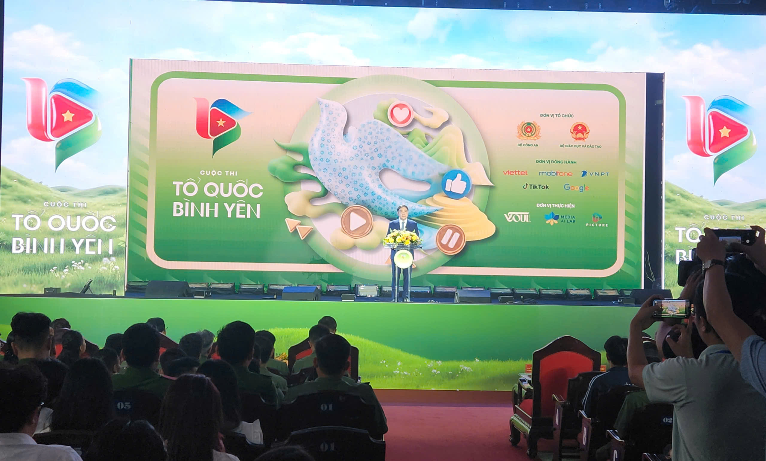 Phát động cuộc thi sáng tạo video clip “Tổ quốc bình yên” 1 Quang canh le phat dong cuoc thi