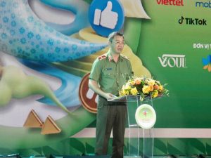 Thieu tuong Pham Kim Dinh Truong Ban to chuc cuoc thi phat bieu tai le phat dong