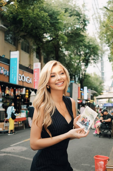 Yolina Lindquist giới thiệu bộ ảnh tại TP.HCM, lan tỏa kết nối văn hóa trong nhiệm kỳ Miss Cosmo 2025