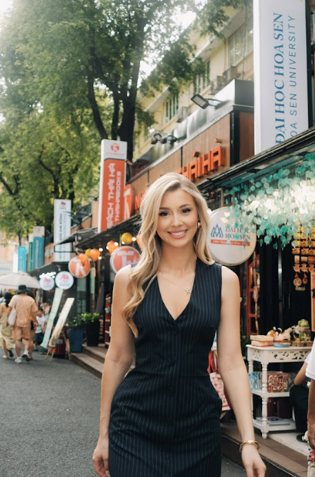 Miss Cosmo 2025 Yolina Lindquist giới thiệu bộ ảnh tại TP.HCM, lan tỏa kết nối văn hóa trong nhiệm kỳ Miss Cosmo 2025 8 Anh chup man hinh 2026 04 11 213718