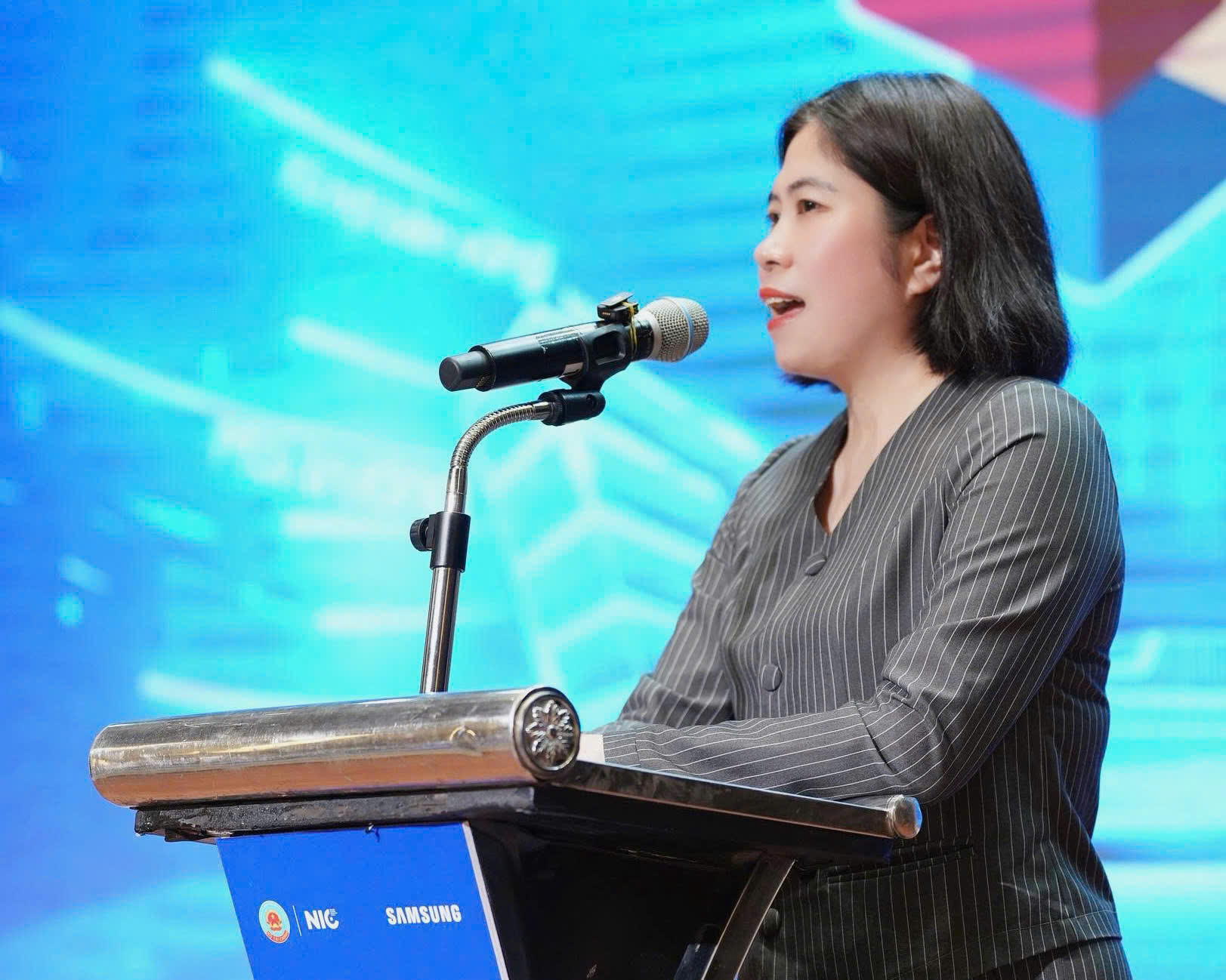 Ba Tan Anh Phu trach Ban Phat trien nguon nhan luc Trung tam Doi moi sang tao Quoc gia phat bieu tai su kien 1