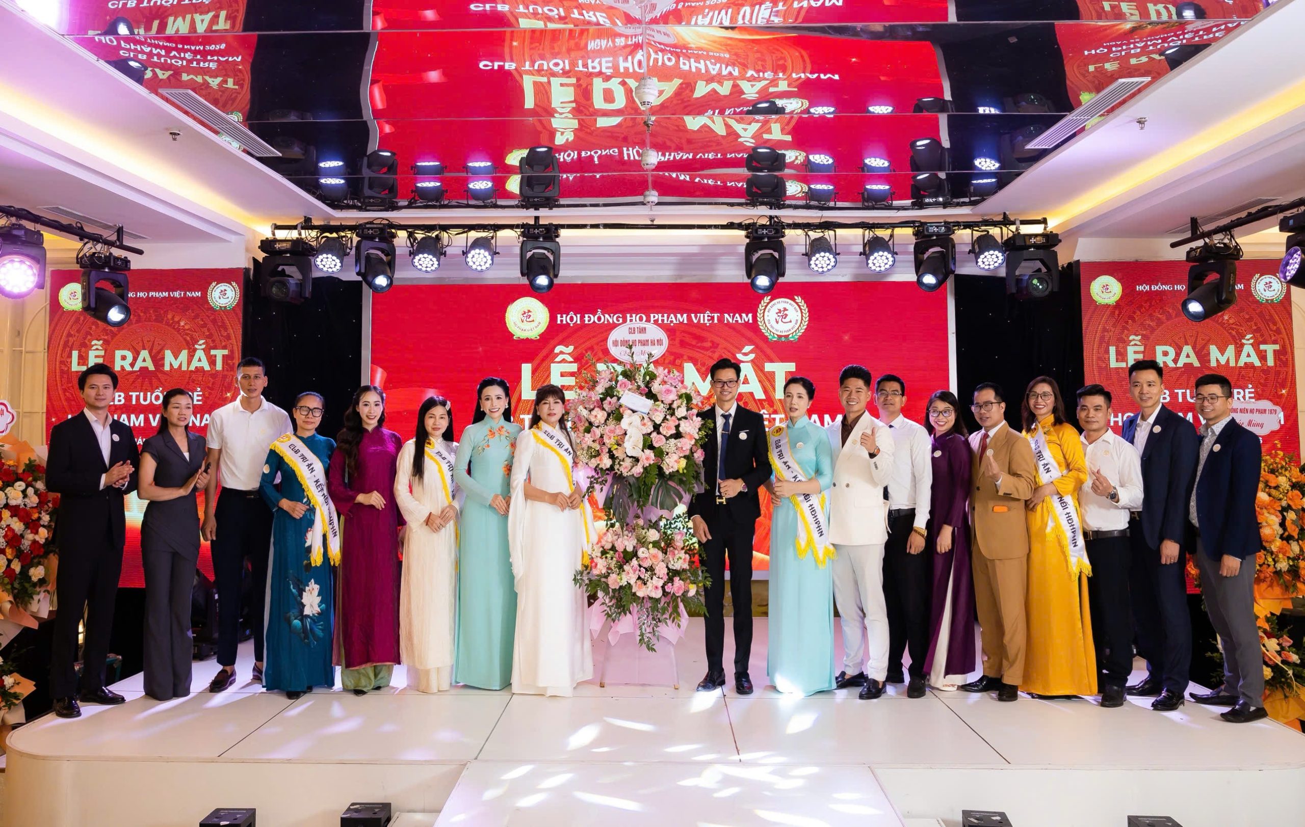 CLB Tuổi Trẻ Họ Phạm Việt Nam chính thức ra mắt: Kết nối giá trị, lan tỏa tinh thần dòng tộc, đồng hành cùng thế hệ trẻ 2 IMG 20260523 153241 scaled
