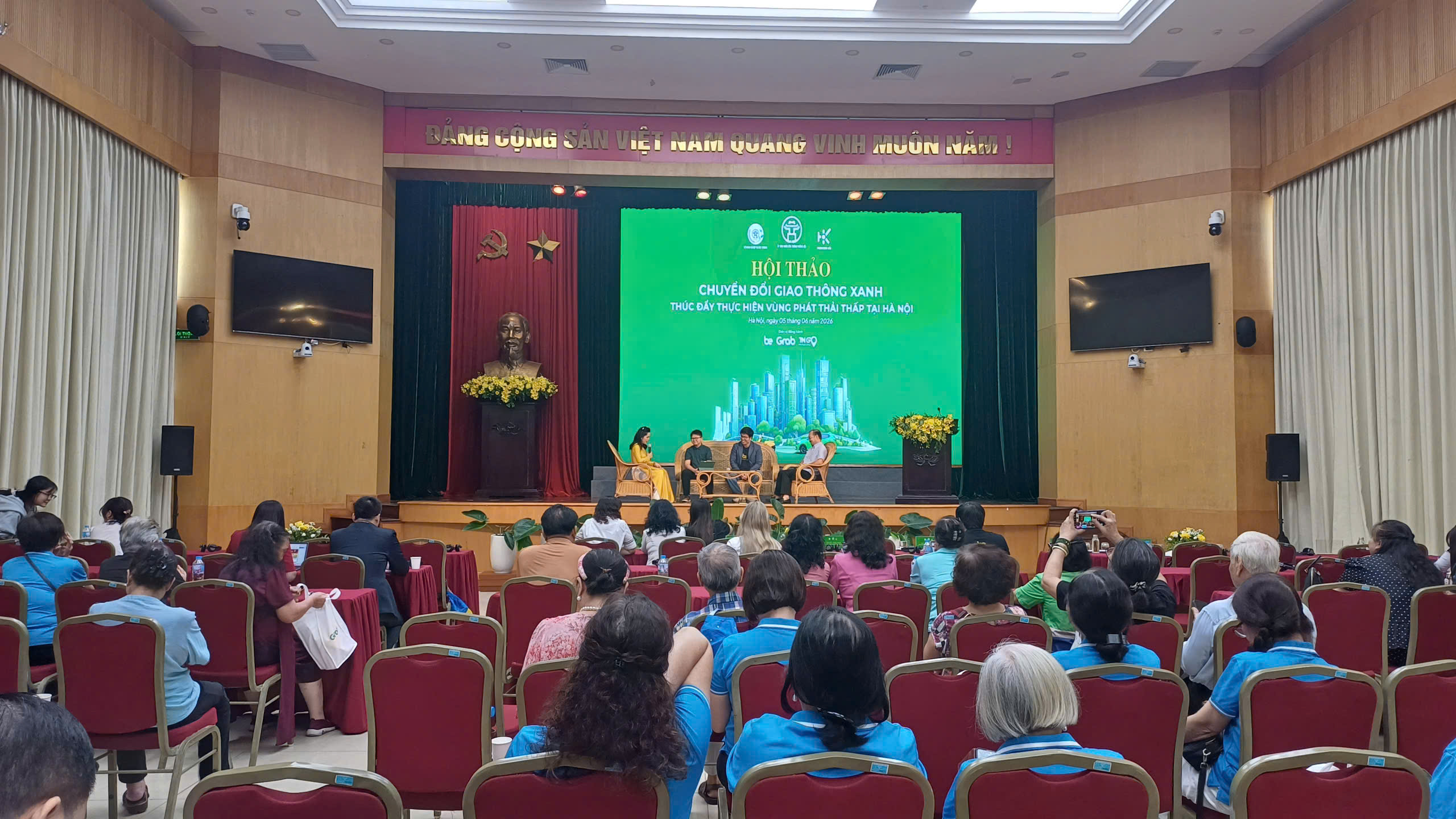 Hà Nội từng bước thí điểm vùng phát thải thấp, doanh nghiệp đồng hành cùng giao thông xanh 1 anh 2